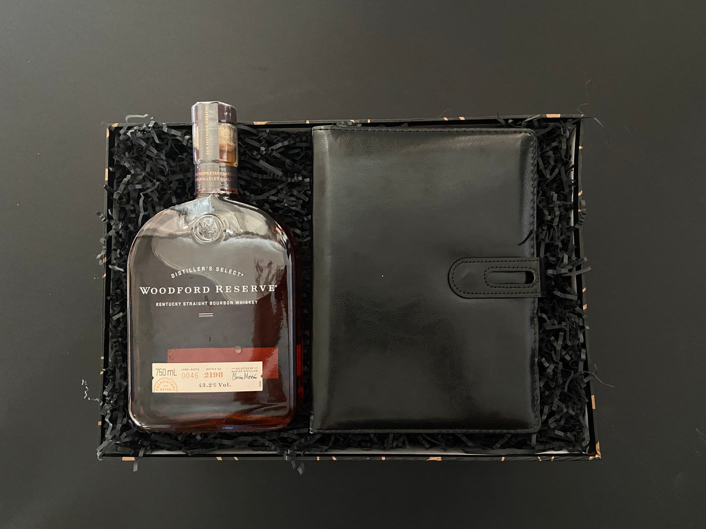 Whiskey & notebook gift box