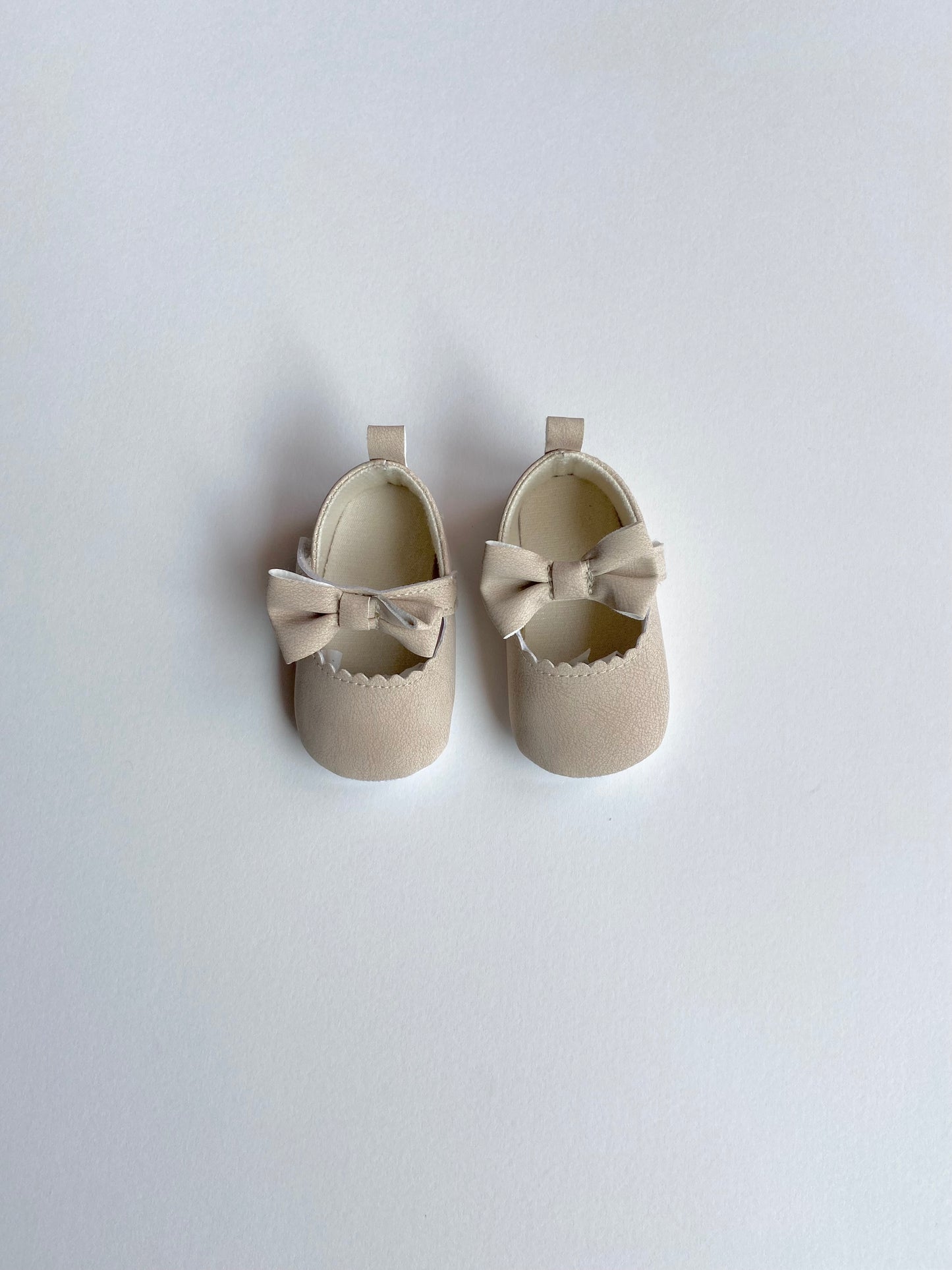 Baby cream bow strap pump