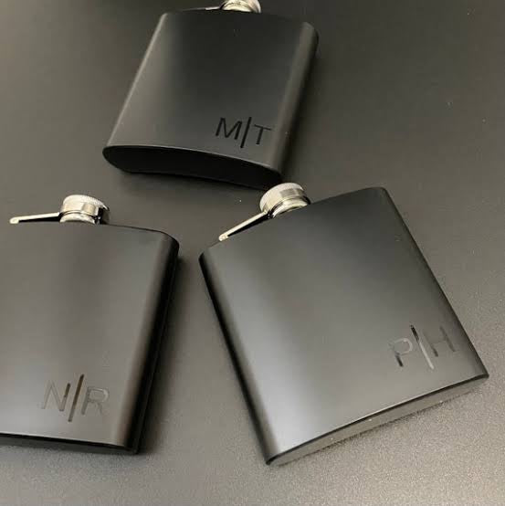 Whiskey flask - black