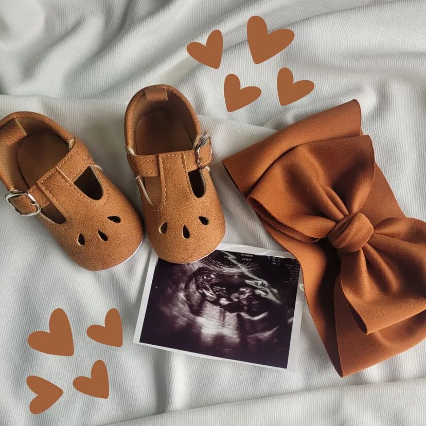 Newborn tan pump