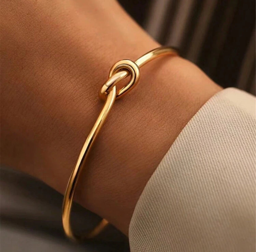 Knot bangle